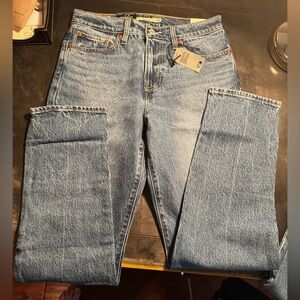 Levi’s Wedgie Slim Classic Light Wash Straight Leg Jeans